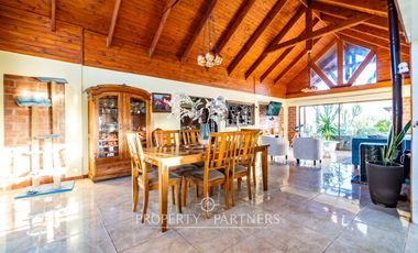 Amplia casa luminosa en parcela