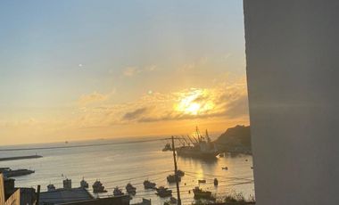 Casa con vista al puerto San Antonio