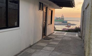 Casa con vista al puerto San Antonio