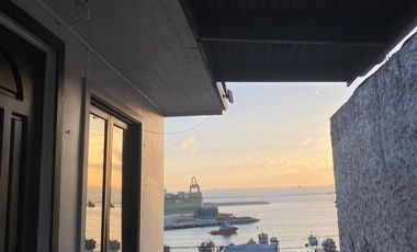 Casa con vista al puerto San Antonio