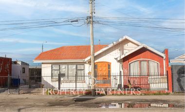 Casa con excelente perfil comercial, inmobiliario u otros en Av principal de Punta Arenas