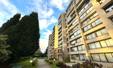 Gran departamento en condominio de calle Holandesa