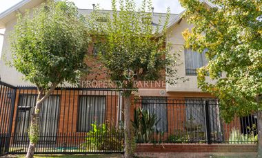 Casa en Venta de 4D/4B - Av. Jardín Alto