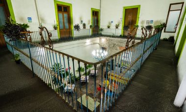 HOTEL EN VENTA CON LOCALES COMERCIALES, PARA INVERSIONISTAS!!! ZONA CENTRO!!!