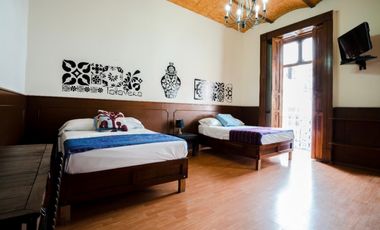 HOTEL EN VENTA CON LOCALES COMERCIALES, PARA INVERSIONISTAS!!! ZONA CENTRO!!!