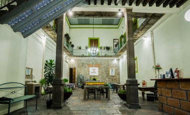 HOTEL EN VENTA CON LOCALES COMERCIALES, PARA INVERSIONISTAS!!! ZONA CENTRO!!!