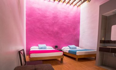 HOTEL EN VENTA CON LOCALES COMERCIALES, PARA INVERSIONISTAS!!! ZONA CENTRO!!!