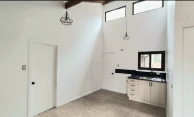 Arriendo año corrido casa 1 habitación / 5000 mts2