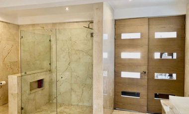 Moderna casa a la venta en Lomas Anáhuac.