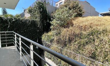 Moderna casa a la venta en Lomas Anáhuac.