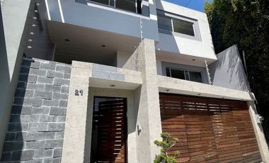 Moderna casa a la venta en Lomas Anáhuac.