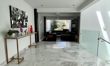 Moderna casa a la venta en Lomas Anáhuac.