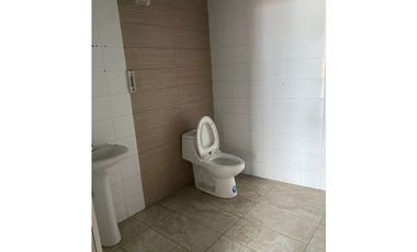 Excelentes locales disponibles ubicados en Tumba Muerto. (RK)