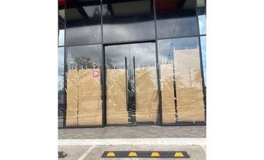 Excelentes locales disponibles ubicados en Tumba Muerto. (RK)