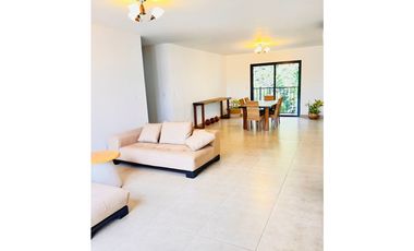 SE ALQUILA APARTAMENTO EN EMBASSY VILLAGE (AL)