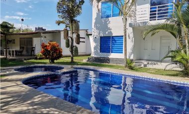 Hermosa finca de 8.200m2 con piscina en venta Ginebra Valle Colombia