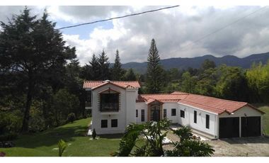 Venta de Casa Campestre en el Retiro