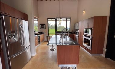 Venta de Casa Campestre en el Alto de Palmas Envigado