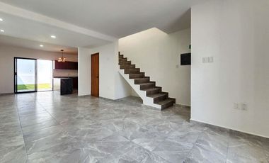 Casa en VENTA de 3 recámaras y amplio jardín Colonia VILLA RICA