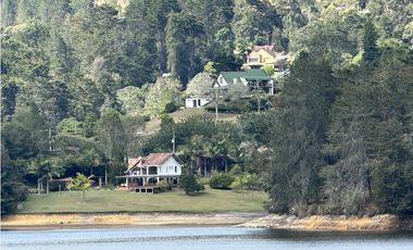 Venta de Casa Campestre en fizebad en el Retiro