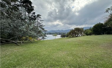 Venta de Casa Campestre en fizebad en el Retiro