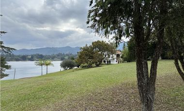 Venta de Casa Campestre en fizebad en el Retiro