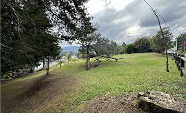 Venta de Casa Campestre en fizebad en el Retiro