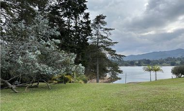 Venta de Casa Campestre en fizebad en el Retiro