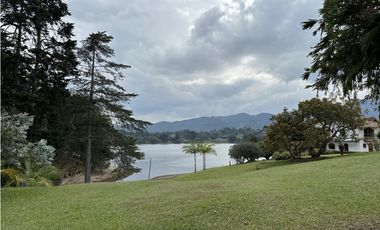 Venta de Casa Campestre en fizebad en el Retiro