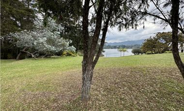 Venta de Casa Campestre en fizebad en el Retiro