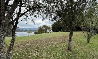 Venta de Casa Campestre en fizebad en el Retiro