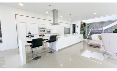 Venta de Casa en Unidad Cerrada en El Poblado