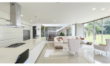Venta de Casa en Unidad Cerrada en El Poblado