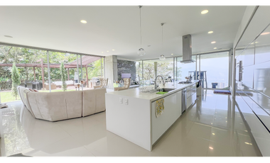 Venta de Casa en Unidad Cerrada en El Poblado