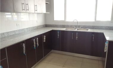 CASA AMPLIA EN BRISAS DEL GOLF VILLAS DEL TIBER 300M2