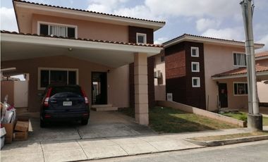 CASA AMPLIA EN BRISAS DEL GOLF VILLAS DEL TIBER 300M2