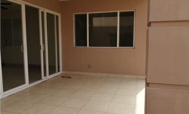 CASA AMPLIA EN BRISAS DEL GOLF VILLAS DEL TIBER 300M2