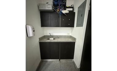 OFICINA AMOBLADA 82M2  A PASOS DE CALLE 50 MTTO INCLUIDO