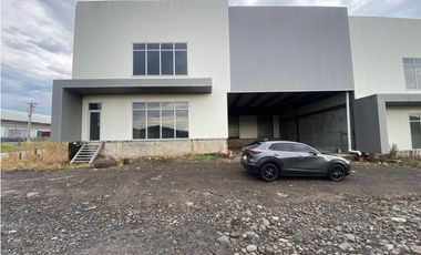ALQUILER Y VENTA DE GALERAS EN MILLA 8 1250m2 & 1600m2