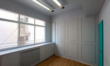 Oficina en Lavalle y Callao Recepción + 3 despachos Baño propio + Office