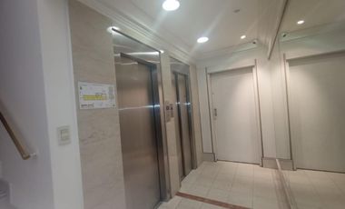 Oficina en Lavalle y Callao Recepción + 3 despachos Baño propio + Office