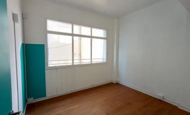 Oficina en Lavalle y Callao Recepción + 3 despachos Baño propio + Office