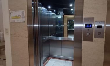 Oficina en Lavalle y Callao Recepción + 3 despachos Baño propio + Office