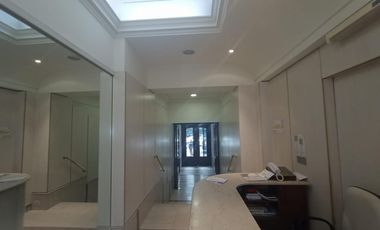 Oficina en Lavalle y Callao Recepción + 3 despachos Baño propio + Office