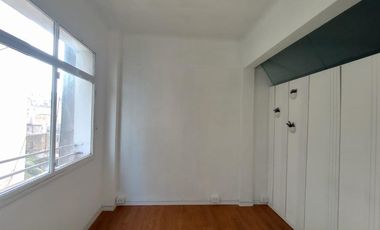 Oficina en Lavalle y Callao Recepción + 3 despachos Baño propio + Office