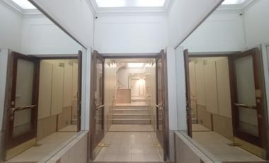 Oficina en Lavalle y Callao Recepción + 3 despachos Baño propio + Office