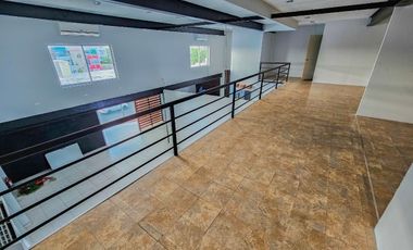 Edificio sobre Avenida Huayacan · Uso Comercial · Dos Niveles · 803M2