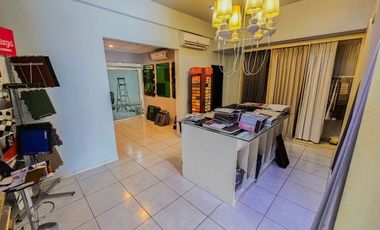 Edificio sobre Avenida Huayacan · Uso Comercial · Dos Niveles · 803M2
