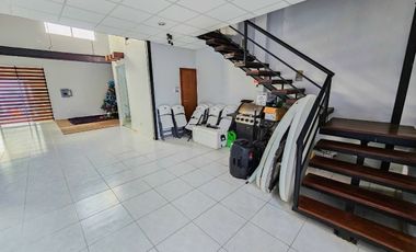 Edificio sobre Avenida Huayacan · Uso Comercial · Dos Niveles · 803M2