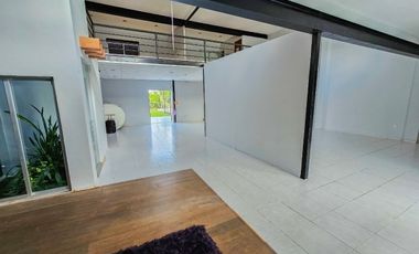 Edificio sobre Avenida Huayacan · Uso Comercial · Dos Niveles · 803M2